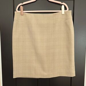 NWOT Anne Klein Tan, Light Plaid, Pencil Skirt, Lined, Side Zipper. Size 16